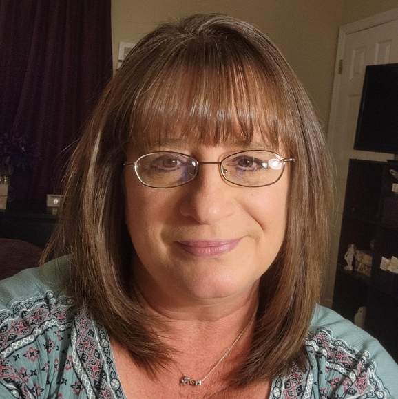 Meet your Posher, Jennifer - Picture 1 of 1